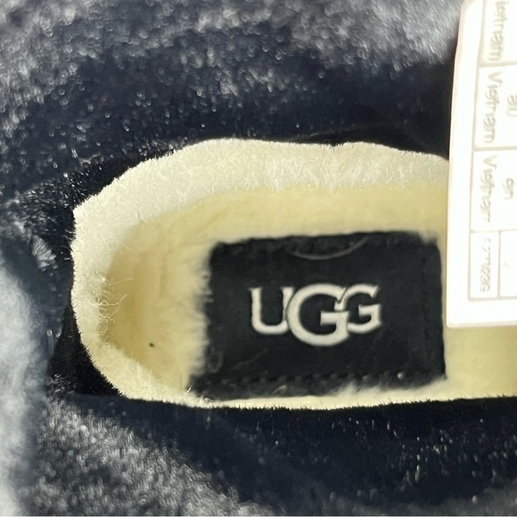 UGG Classic Brellah Mini Boot-Black-Women’s 5-Winter-Warm-Fashion-Snow-Rain-Cute - Picture 11 of 15